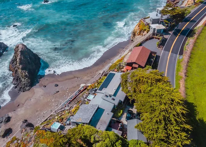 Seamist Beach Cottage, Private Beach & Ocean Views