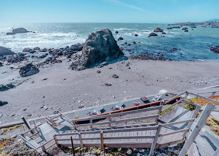 Surfscape Beach House, Private Beach & Ocean Views