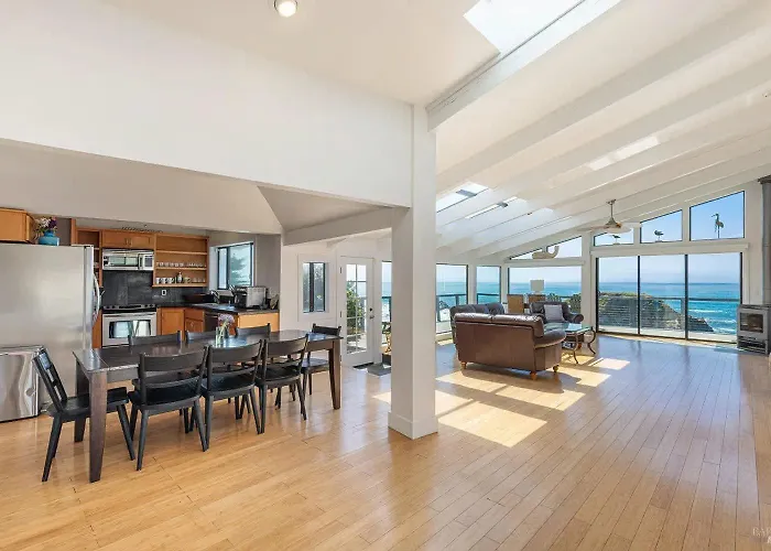 Seaside Elegance Oceanfront Escape With 3 Suites